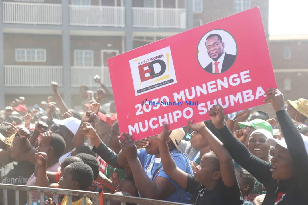 President Mnangagwa has toured & Commissioned the Dzivarasekwa Flats in Harare. The project was implemented by the Ministry of National Housing & Social Amenities under the Enhanced Cabinet Committee on Emergency Preparedness and Disaster Management. Pictures: Believe Nyakudjara