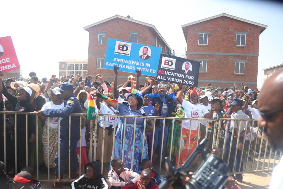 President Mnangagwa has toured & Commissioned the Dzivarasekwa Flats in Harare. The project was implemented by the Ministry of National Housing & Social Amenities under the Enhanced Cabinet Committee on Emergency Preparedness and Disaster Management. Pictures: Believe Nyakudjara